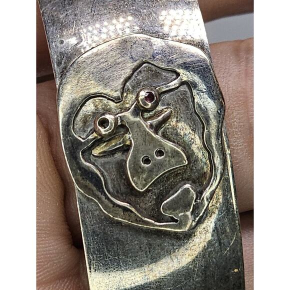 Unbranded Jewelry - Vintage 925 Gorilla Bangle/Bracelet - Garnet Eye (Missing Stone & Tarnished)